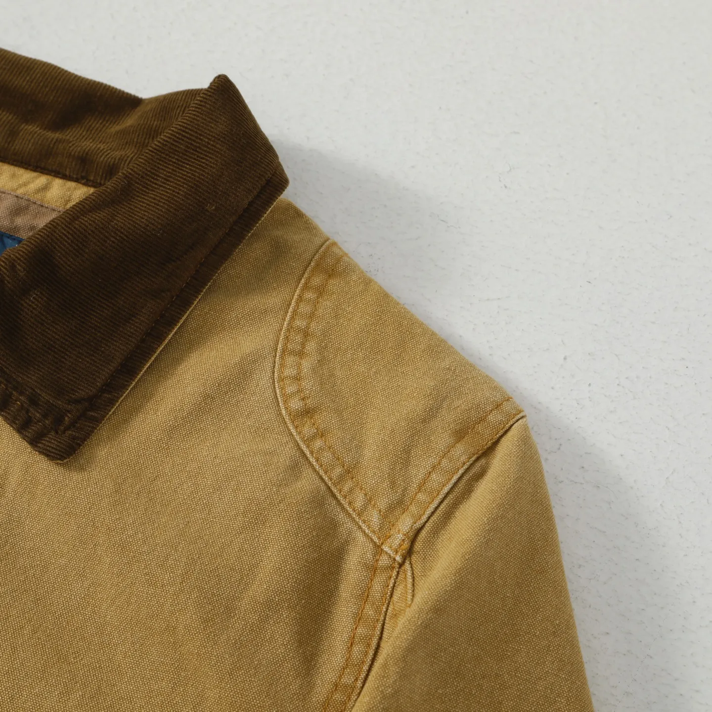 P490 #R13 Ralph Lauren Polo Country Hunting Heavy Industry Second-hand Jacket POLO Ralph Lauren 25th Spring New Casual Splicing Versatile Jacket WMPOOTWN Top is light and soft to wear, which is also a very popular Barn style recently. The version is very correct, comfortable to wear and has a sense of style at the same time. The splicing details are also very exquisite. The 100% pure cotton has just the right hardness and is not that stiff!! It is a very outstanding piece, and the texture and fit can be seen immediately on the upper body. This collection is fantastic, both in design and fabric. Retro and timeless Color: Khaki Size: M-XXL M: Bust 120 Length 72 Sleeve length 62 Shoulder width 49 L: Bust 124 Length 74 Sleeve length 63 Shoulder width 50